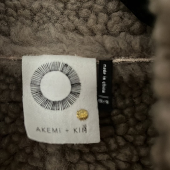 Anthropology small cream and grey fur vest with pockets - Picture 4 of 4